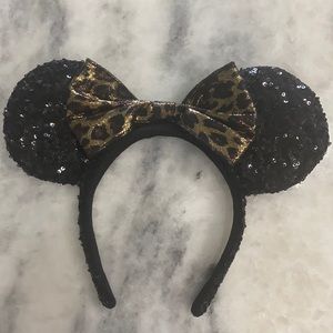 Minnie Mouse ears